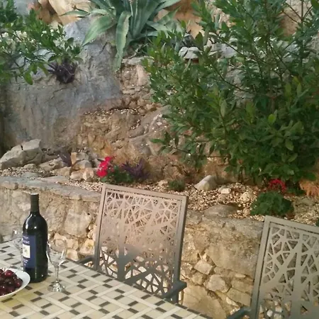 Bobovisca, Old Stone House With Private Pool * Bobovišća